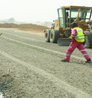 No Namibe 17 km de extensão de estradas estão á ser requalificadas com granito!