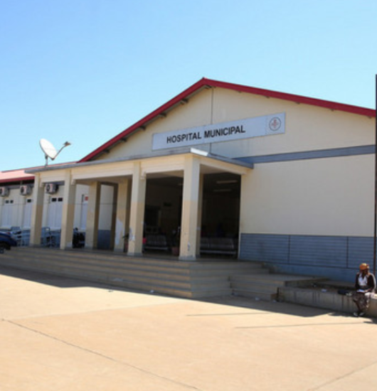 Autoridades na Matala vão transformar galpão de hospital em centro de acolhimento.