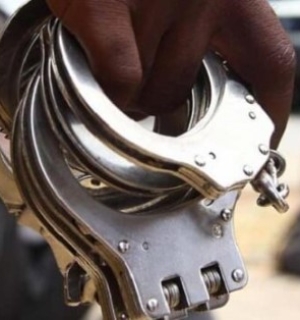 Detidos os 4 cidadãos acusados de roubo e associação criminosa em Luanda.