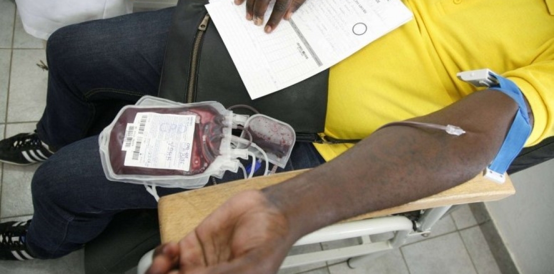 Efetivos das FAA doam bolsas de sangue á hemoterapia do hospital regional de Malanje.