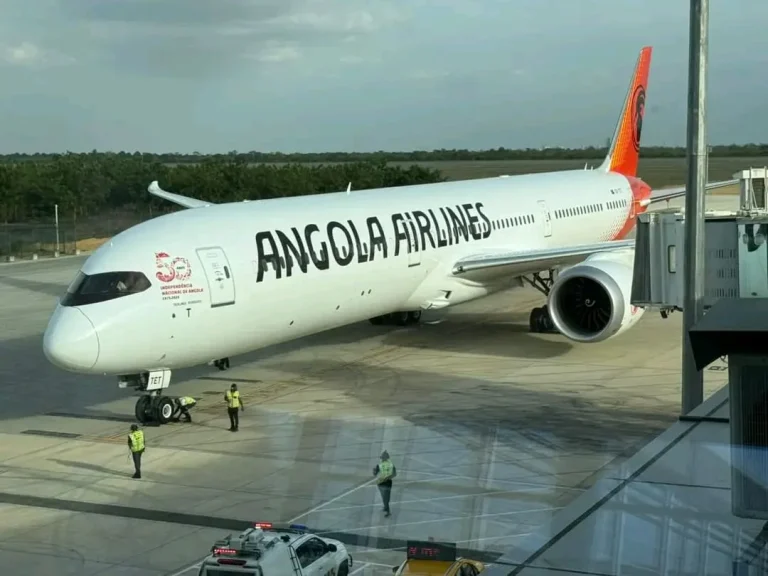 TAAG reforça frota com a chegada do Boeing 787 Dreamliner