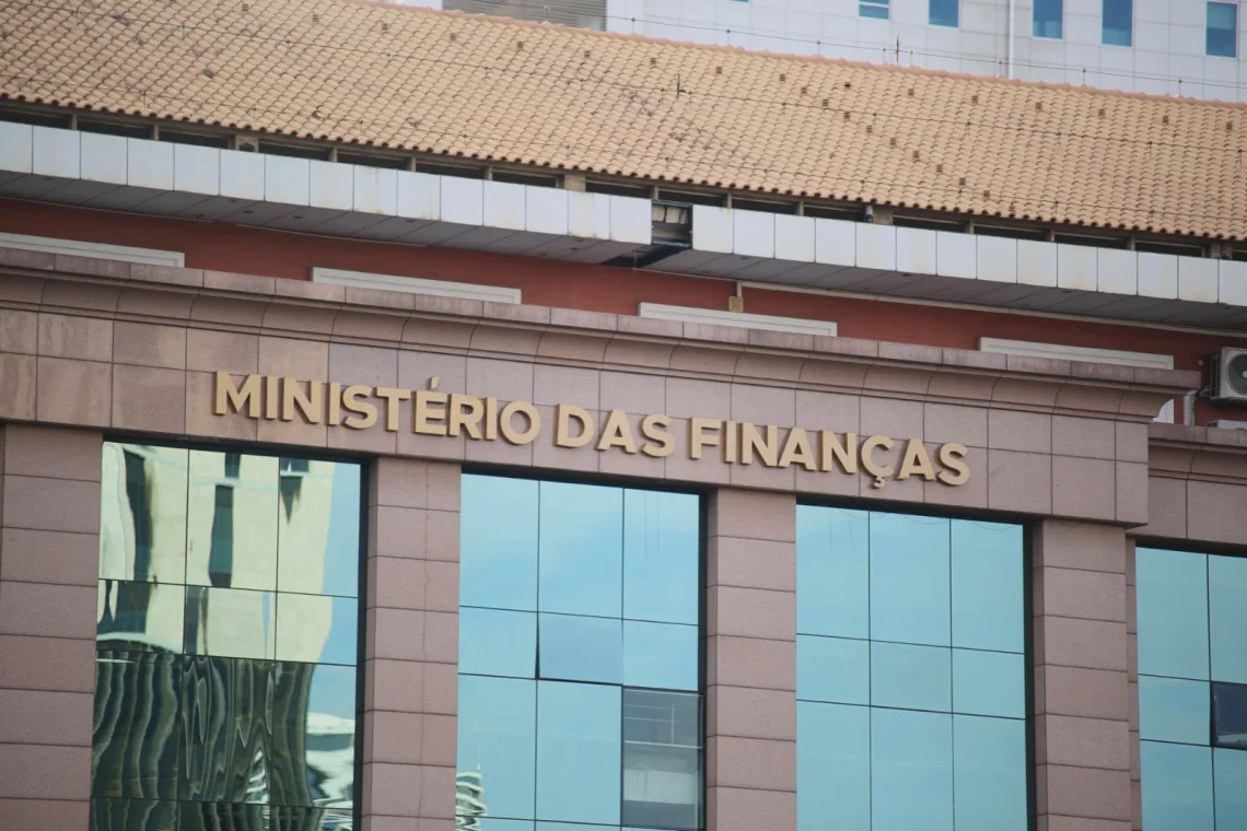 Perto de metade do OGE 2026 será sustentada com dívida