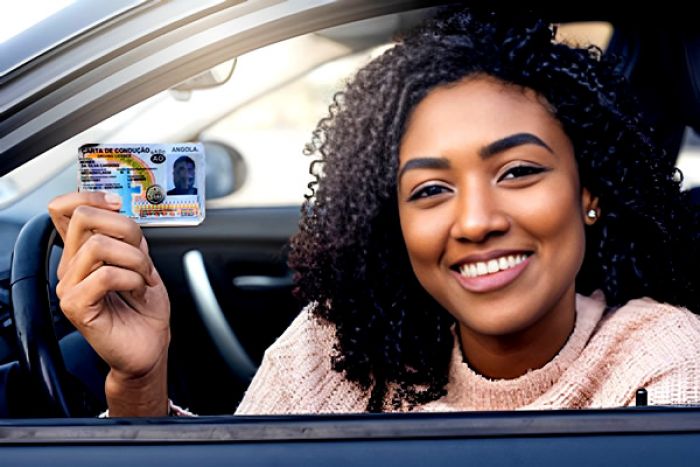 Atrasos na emissão da carta de condução.
