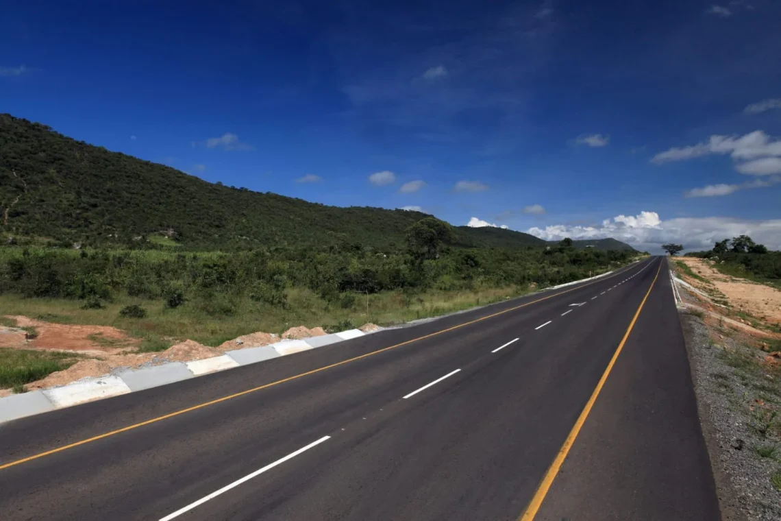 Estrada pronta em Março