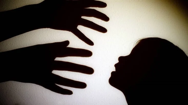 Bebé de um ano abusada sexualmente no município dos Navegantes