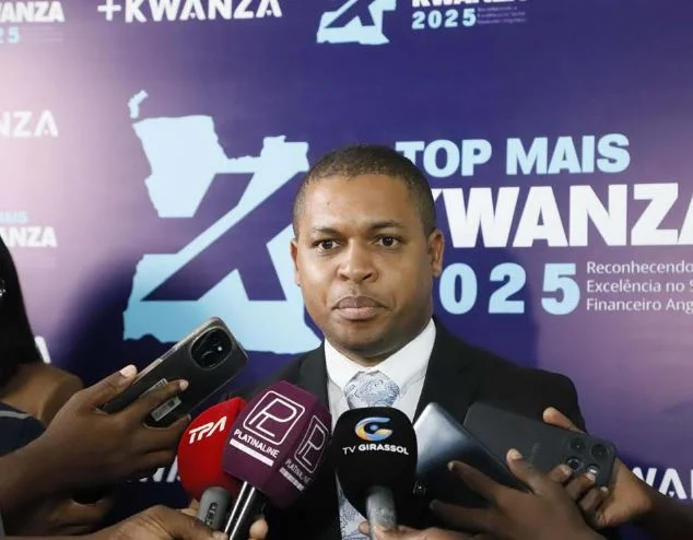 cerca de 100 milhões de kwanzas.