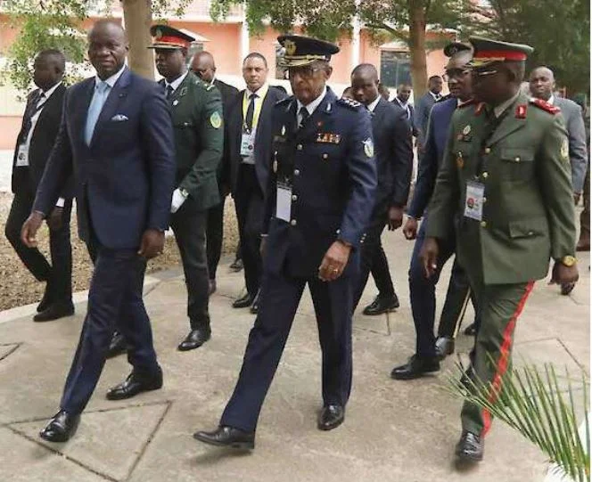 Gabão quer formar oficiais superiores na Escola Superior de Guerra das Forças Armadas Angolanas.