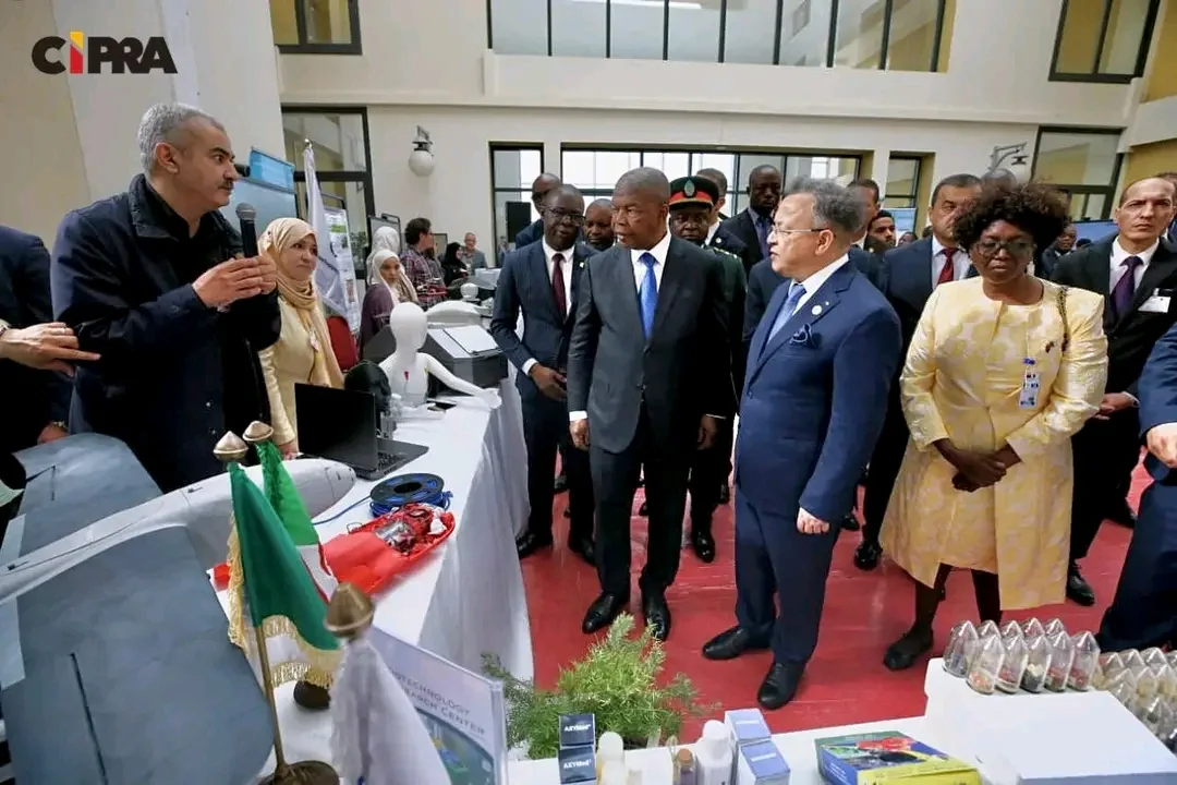 Presidente João Lourenço visita Escola Nacional de Inteligência Artificial em Argel.