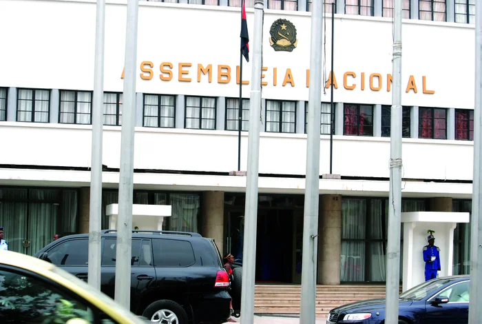 Filipe Zau esclarece denominação do Palácio das Artes e anuncia novos projectos culturais.