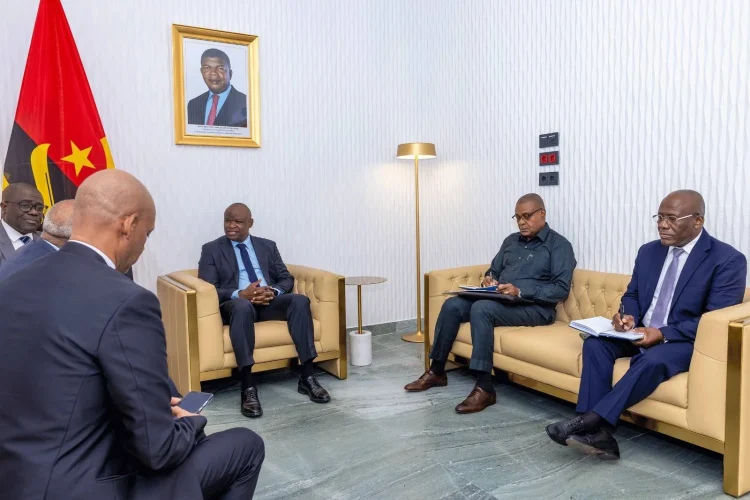Temas como os laços de amizade e solidariedade que unem os dois povos também fizeram caixa alta durante a audiência que o ministro concedeu ao diplomata eritreu.