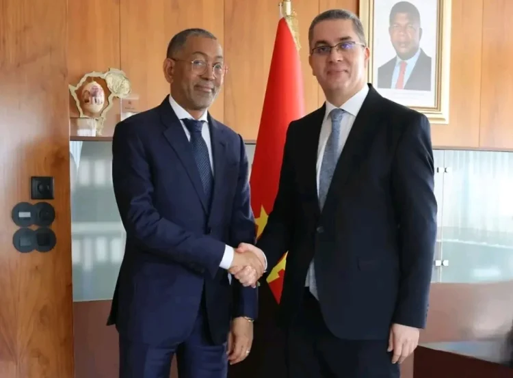 Angola e Argélia abordam reforço da cooperação nos sectores da mineração, petróleo e gás.