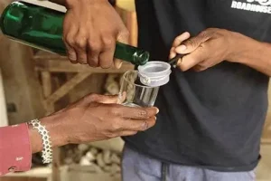 Desmantelada fábrica artesanal de produção de bebidas espirituosas em Benguela.
