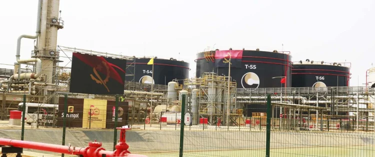 Refinaria de Cabinda conclui primeira transferência de combustível pesado.