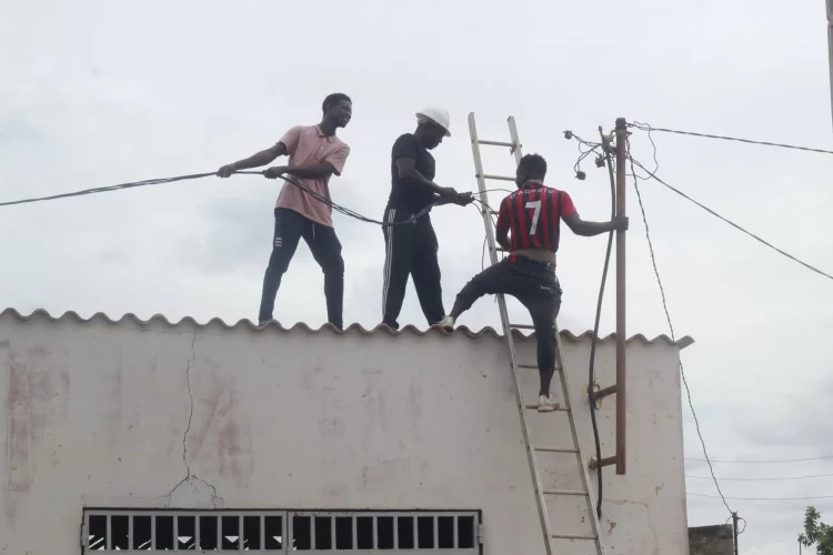 Mais de 12 mil habitantes vão beneficiar de energia eléctrica na comuna do Nkiende.