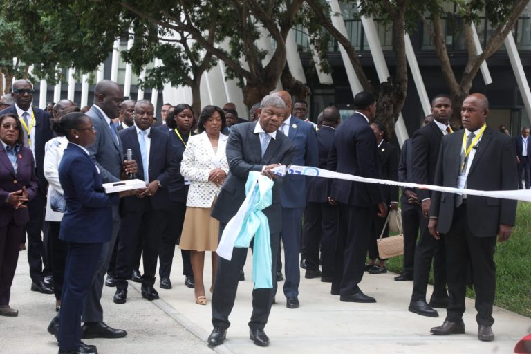 O Presidente da República, João Lourenço, inaugurou esta sexta-feira o Parque de Ciência e Tecnologia de Luanda .