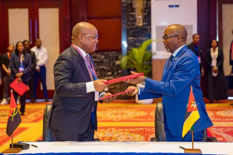 Angola e Moçambique reforçam cooperação no sector espacial.