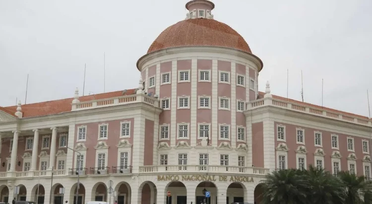 Crédito bruto ao sector não-financeiro cifrou-se em 9,0 biliões de kwanzas.