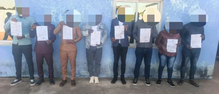 Detidos doze funcionários públicos por alegada venda de vagas académicas.