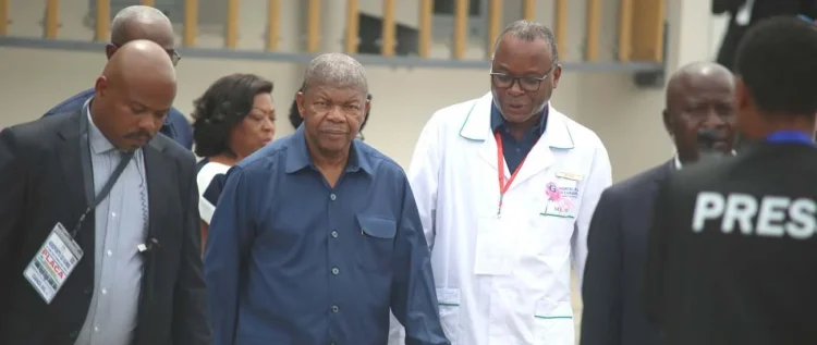 Presidente da República visita obras do Hospital Universitário de Luanda e do novo Hospital Militar.