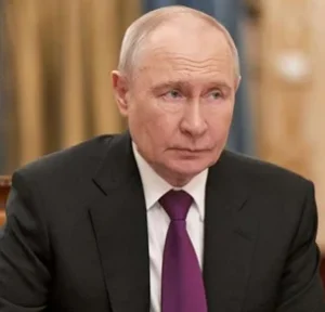 Putin reconhece “certa escassez” de combustível.