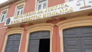 Demitidos quatro funcionários da Loja dos Registos do São Paulo por violação de deveres funcionais,