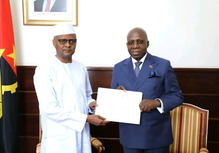 Enviado especial do Presidente do Tchad entrega missiva ao Governo angolano.