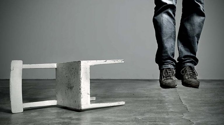 acumulo de dívidas leva jovem a se suicidar no Huambo.