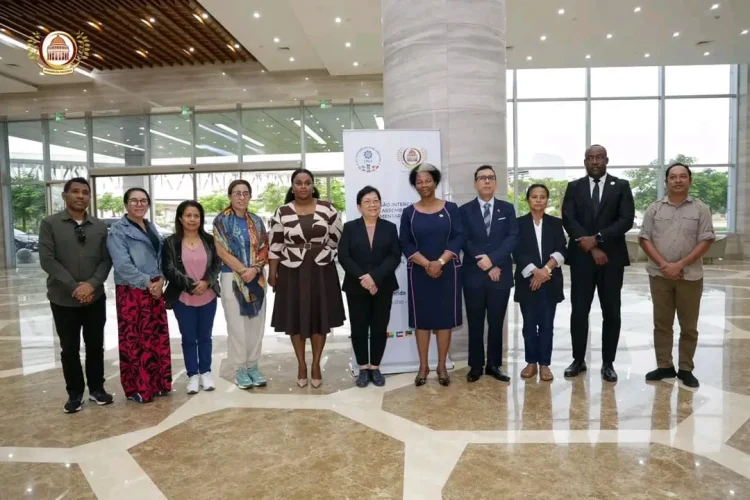 Delegação de Timor-Leste chega a Luanda.