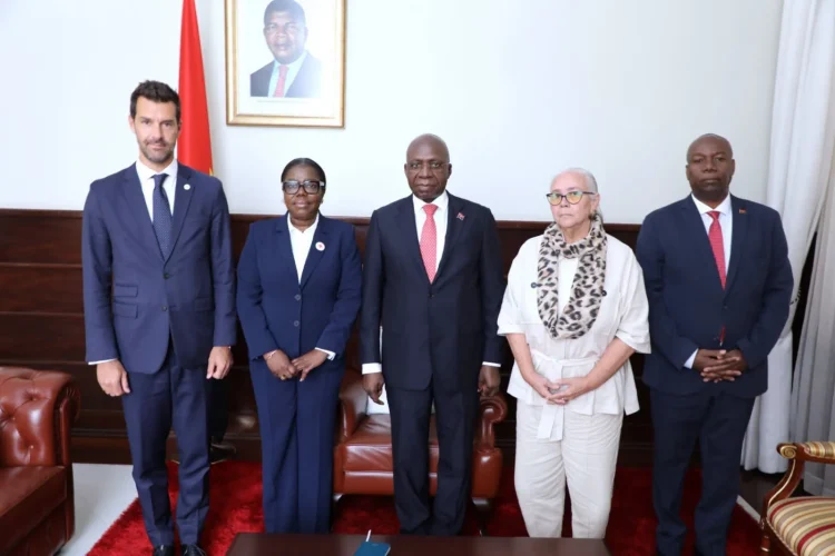Angola e Comité Internacional da Cruz Vermelha abordam o reforço da cooperação humanitária.