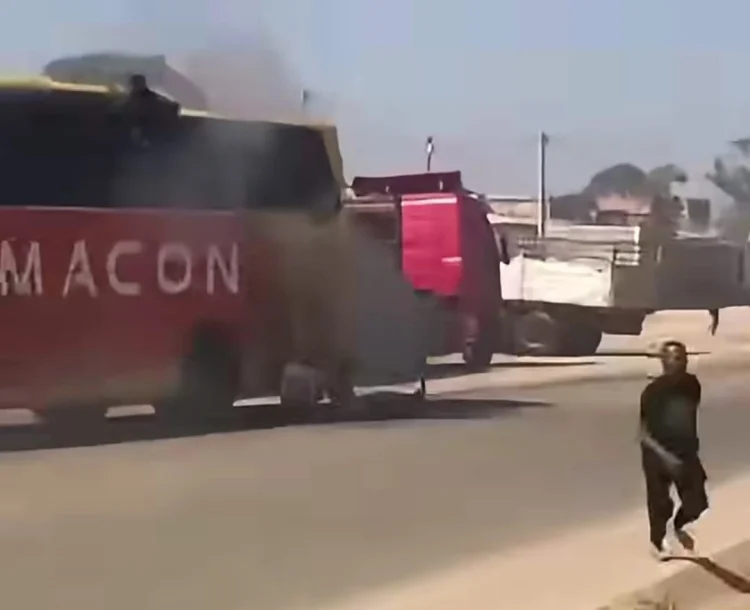 Curto-circuito provoca fumo em autocarro da Macon no Lubango