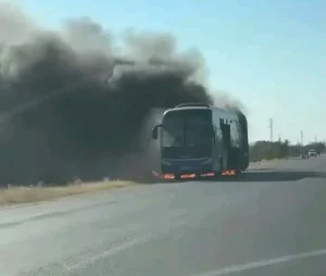 Autocarro da Huambo Expresso incendeia durante viagem Luanda–Santa Clara