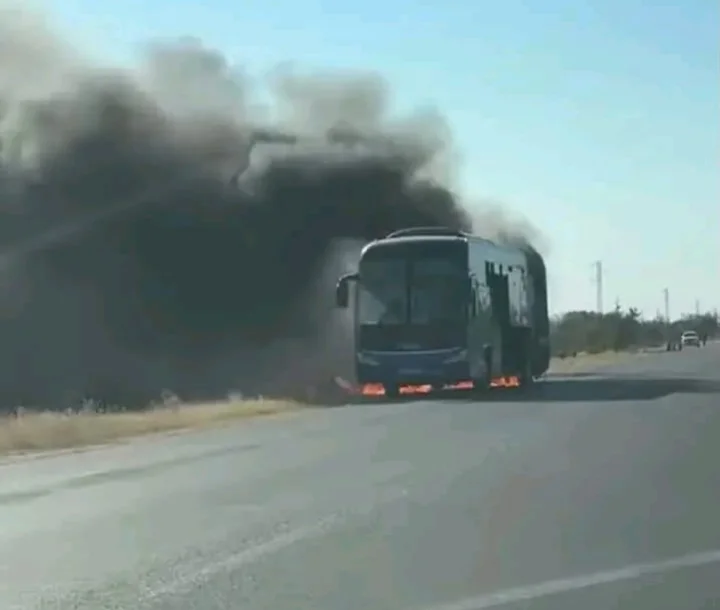 Autocarro da Huambo Expresso incendeia durante viagem Luanda–Santa Clara