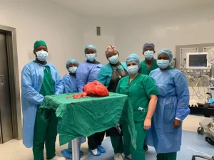 Hospital Heróis de Kifangondo remove com sucesso mioma uterino de 12 kg