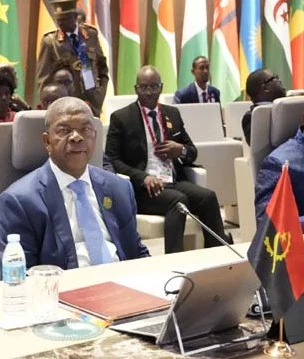 João Lourenço alerta para interferências externas e pede maior autonomia de África na defesa da paz.