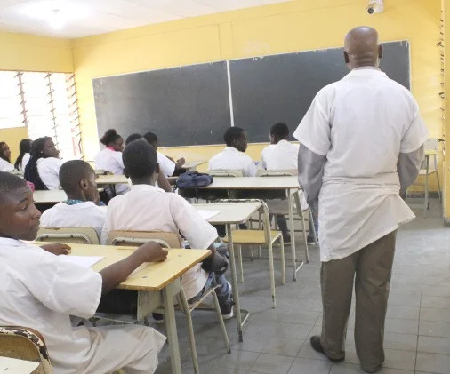 Benguela arranca ano lectivo com défice acima de sete mil professores