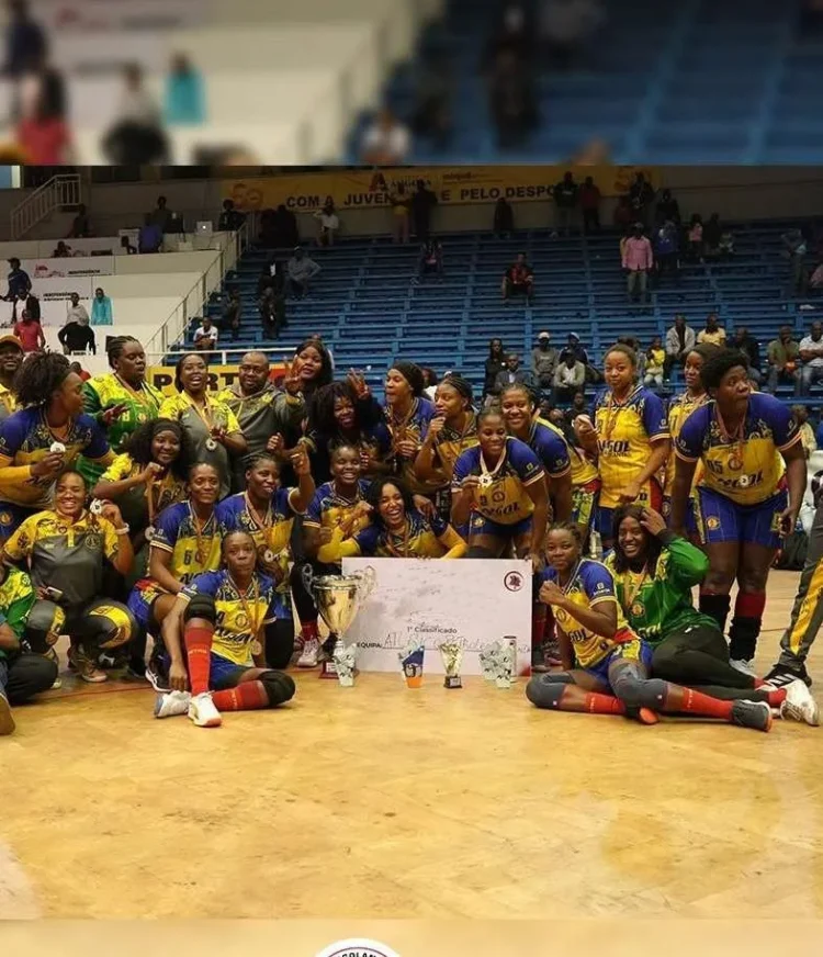 Petro de Luanda faz dobradinha.