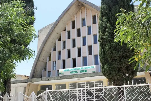 papel da Igreja Adventista com foco na educação, saúde, e assistência social