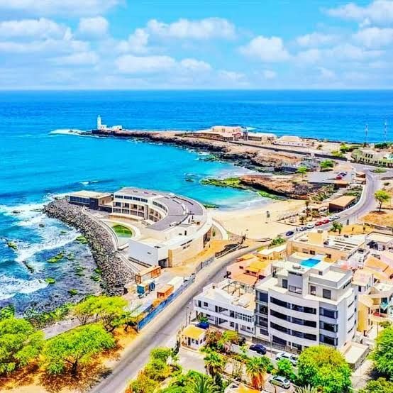 angolanos representam o país em bienal em Cabo-verde.
