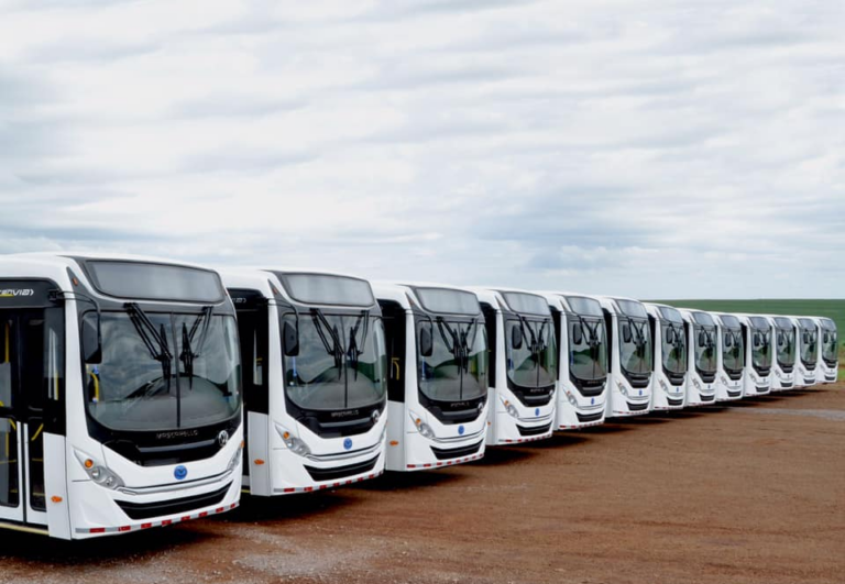 Angola reforça transporte coletivo com 250 autocarros