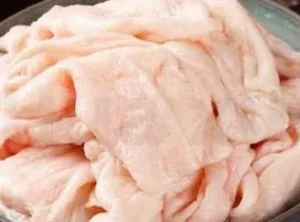 O Instituto dos Serviços de Veterinária (ISV), em coordenação com as entidades competentes, apreendeu quatro contentores de 40 pés contendo pele de galinha, produto já proibido no país, no Terminal do Porto de Luanda