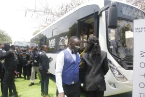 ANGOLA PREVÊ COLOCAR EM CIRCULAÇÃO MIL AUTOCARROS ELÉCTRICOS.