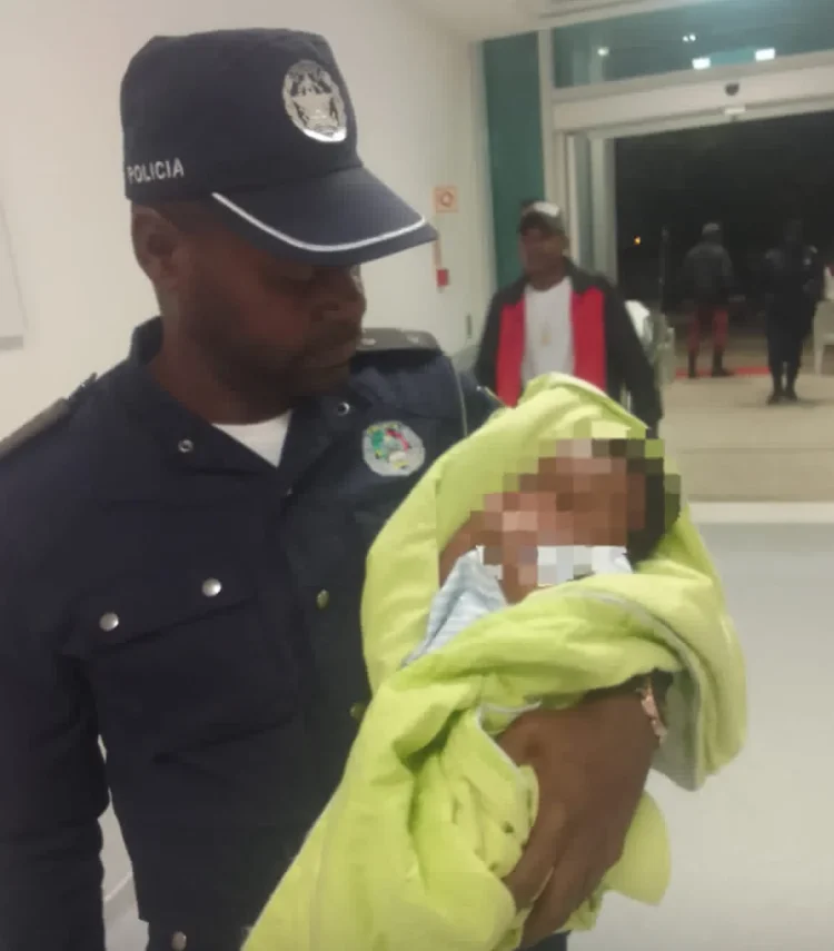 criança encontrada na lixeira.