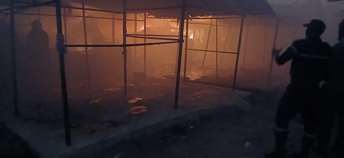 Curto-circuito provoca incêndio no Mercado dos Congoleses