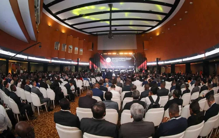 Angola prevê investir mais de 70 mil milhões de dólares em petróleo e gás nos próximos 5 anos.