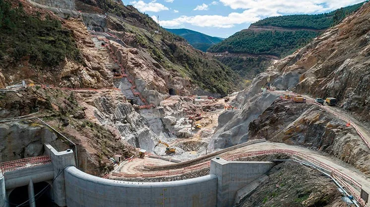 Recuperação de 43 barragens no Namibe .