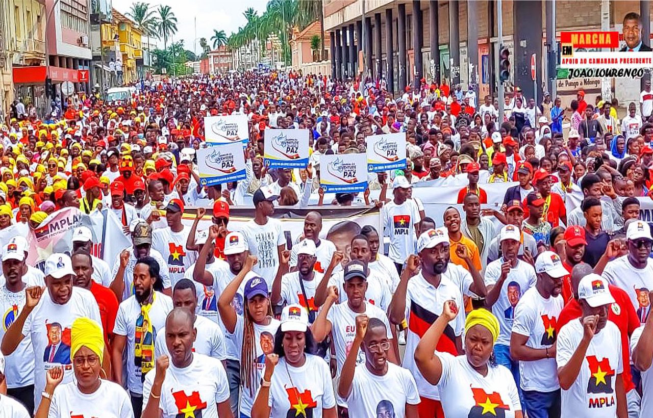 O MPLA realizou neste sábado uma marcha e Acto Político de Massas em Saudação ao IX Congresso Ordinário