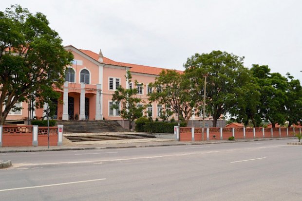auditório da Universidade Mandume Ya Ndemufayo